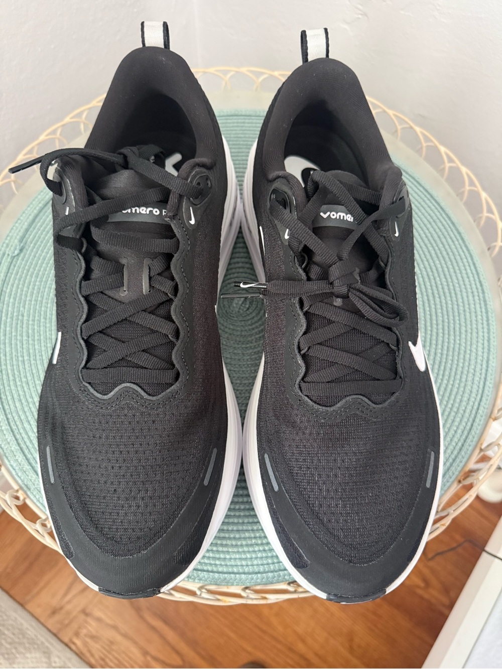 Nike Vomero Plus Men’s Black and White Athletic Running Shoes